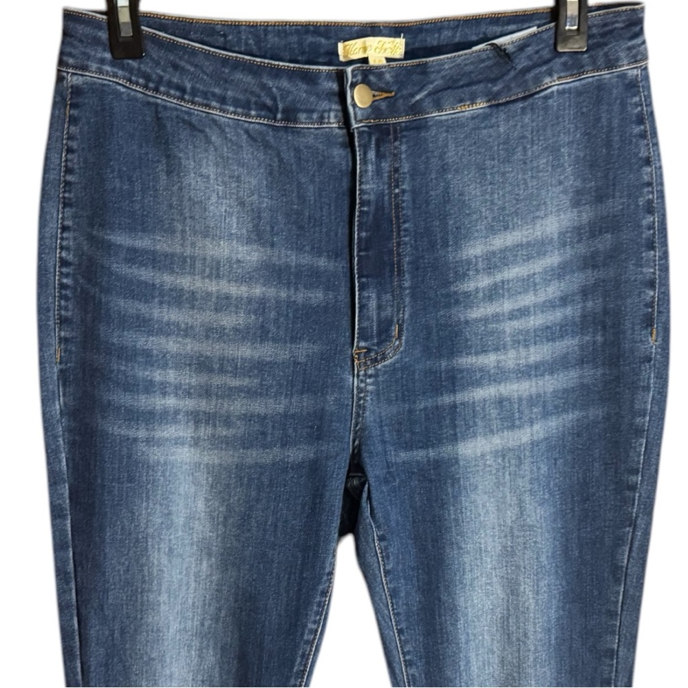 HomeFolk/L&B Mid Wash Distressed Knee Flare Jeans NWT - Picture 10 of 16